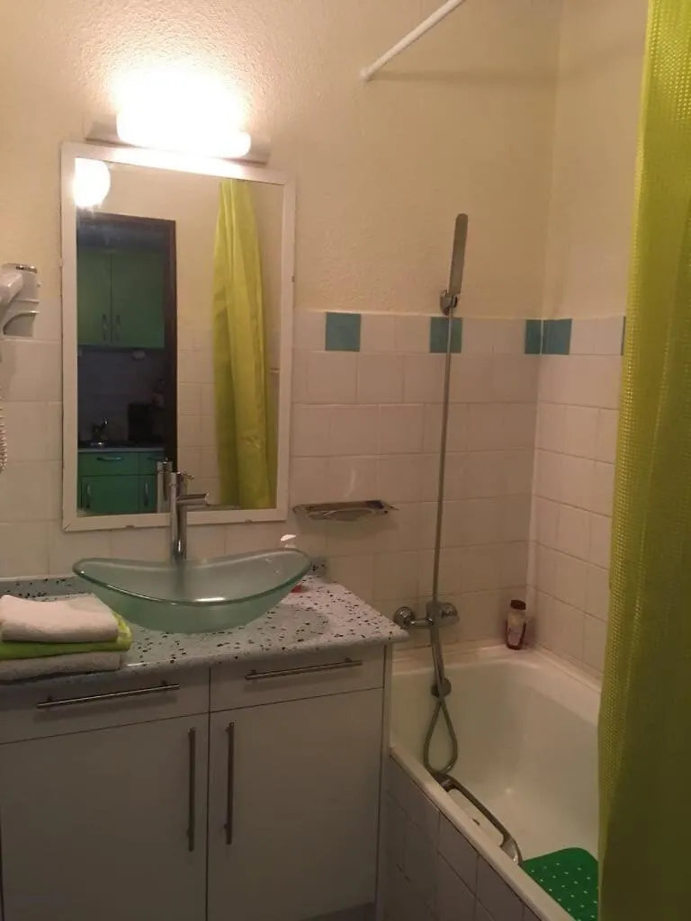 Le Pilibo, Quiet, Pool, Beach 5 Min Walk Sainte-Anne Apartment