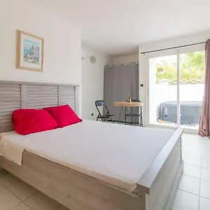  Appartement Superbe Studio Avec Jacuzzi Privé